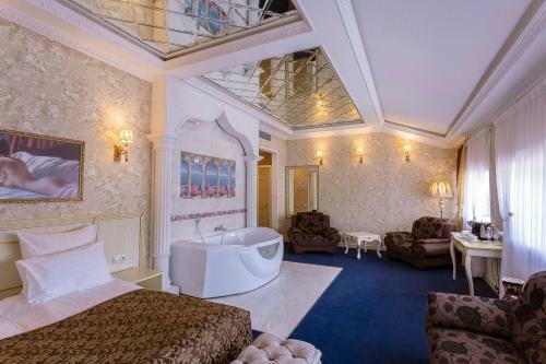 Golden Plaza Hotel
