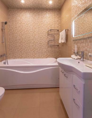 Golden Plaza Hotel