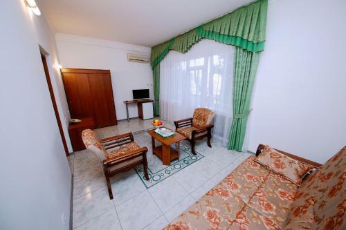 Hostal Yason Guest House