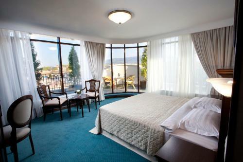 Aleksandrovski Grand Hotel 4*