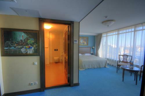 Aleksandrovski Grand Hotel 4*