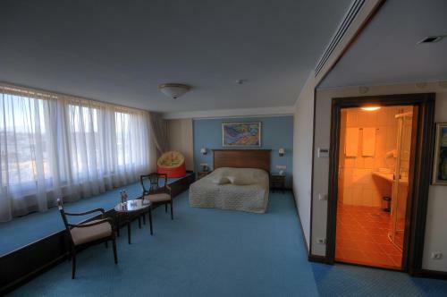 Aleksandrovski Grand Hotel 4*