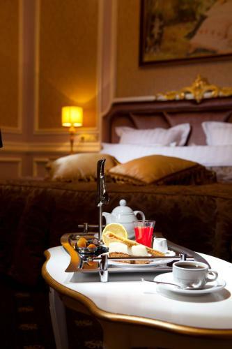 Aleksandrovski Grand Hotel 4*