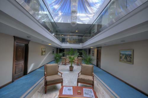 Aleksandrovski Grand Hotel 4*
