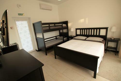 Hostal Guest House Azov Inn