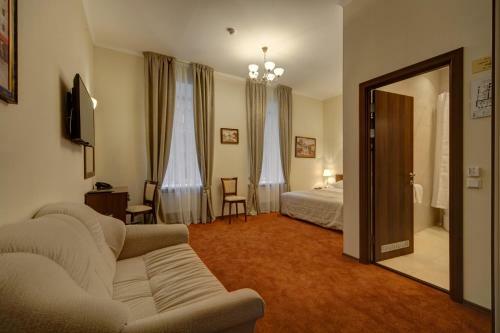 Hotel Acapella On Vosstaniya Square