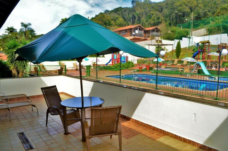 Summit Lago Hotel
