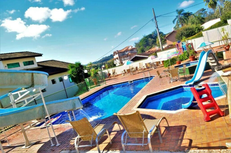 Summit Lago Hotel