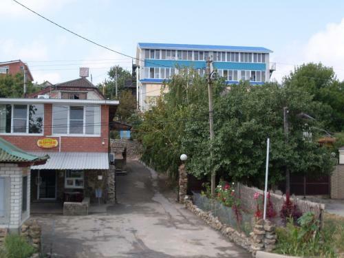 Hostal Karmen 2 Guest House