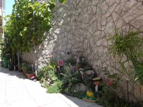 Hostal Guesthouse On Novorossiyskaya 47