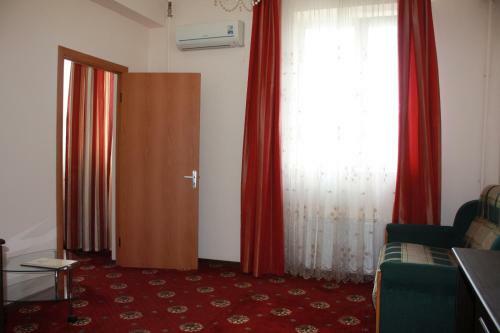 Maksimus Hotel