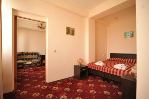 Maksimus Hotel
