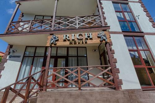 Rich-house Hotel
