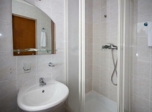 Sharya Hotel