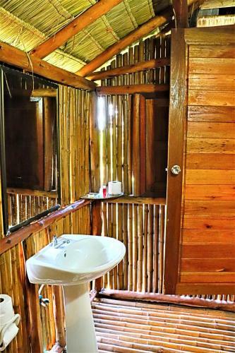 Hotel Bamboo Hideaway Resort