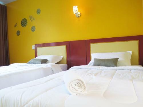 Hostal Your Place Inn Surin