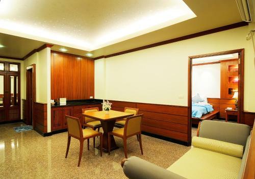 Busyarin Hotel