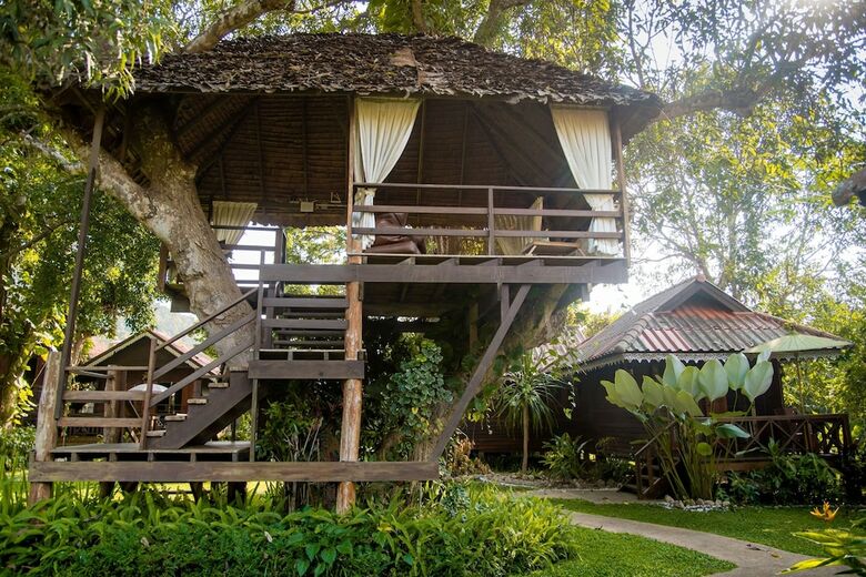 Hotel Banviewnam Camping & Resort