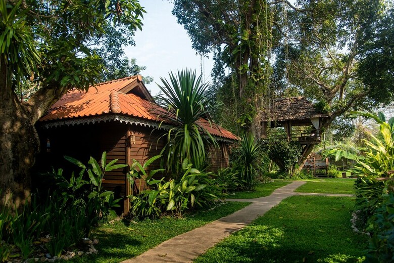 Hotel Banviewnam Camping & Resort