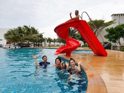 Saint Tropez Beach Resort Hotel