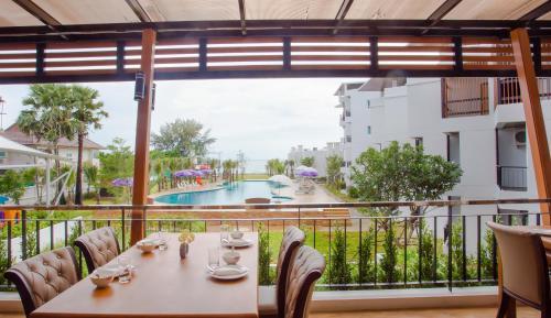 Saint Tropez Beach Resort Hotel