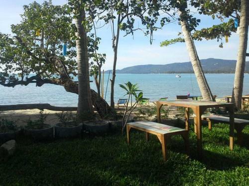 Albergue Think & Retro Cafe Lipa Noi Samui