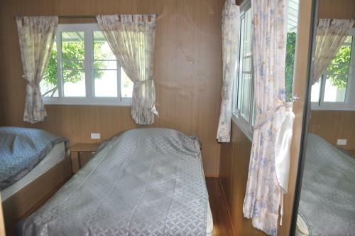 Hostal Isaree Corner