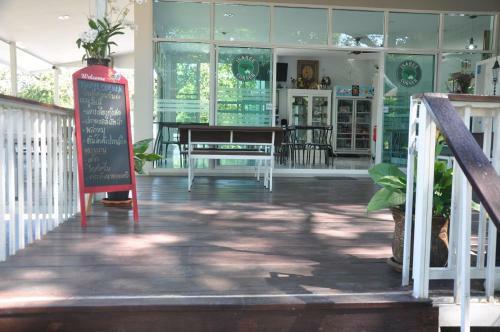 Hostal Isaree Corner