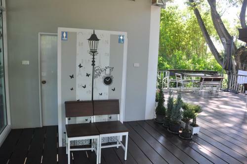 Hostal Isaree Corner