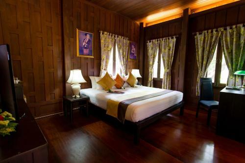 Hotel Baan Amphawa Resort & Spa