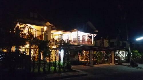 Hostal Rimtalay Angsila Guesthouse