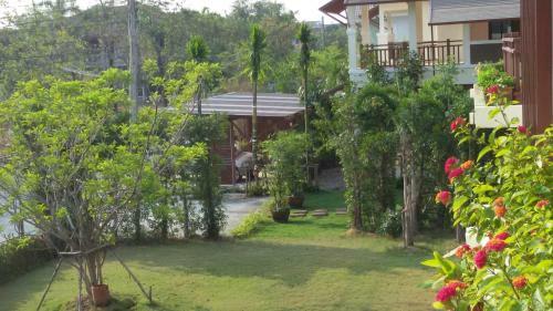 Hostal Rimtalay Angsila Guesthouse