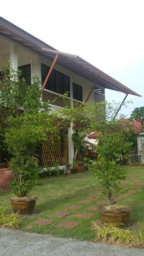 Hostal Rimtalay Angsila Guesthouse