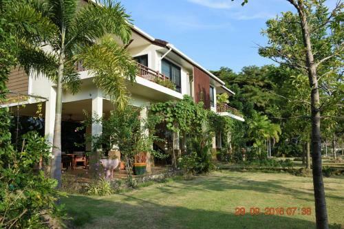 Hostal Rimtalay Angsila Guesthouse