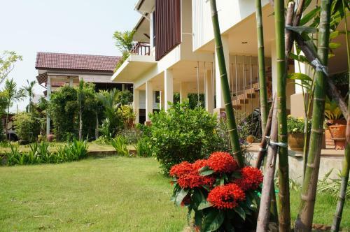 Hostal Rimtalay Angsila Guesthouse