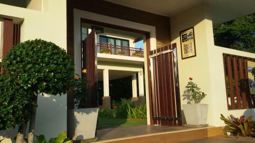 Hostal Rimtalay Angsila Guesthouse
