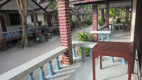 Hotel Charung Bungalows