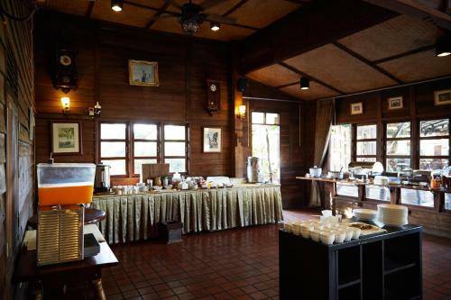 Country Lake View Hotel