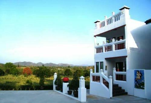 Hotel Nangpaya Hill Resort