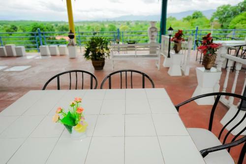 Hotel Nangpaya Hill Resort