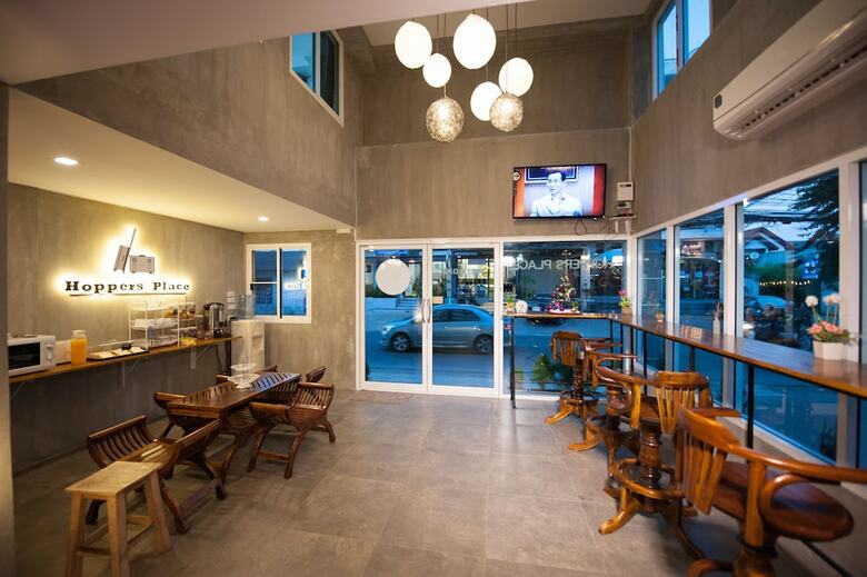 Hoppers Place Donmuang Hostel