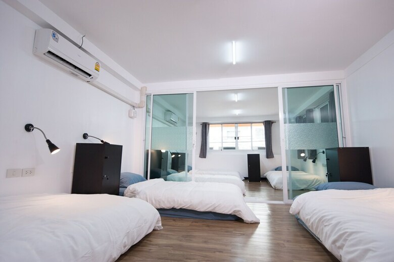 Hoppers Place Donmuang Hostel