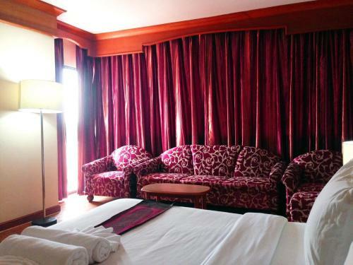 Jp Emerald Hotel