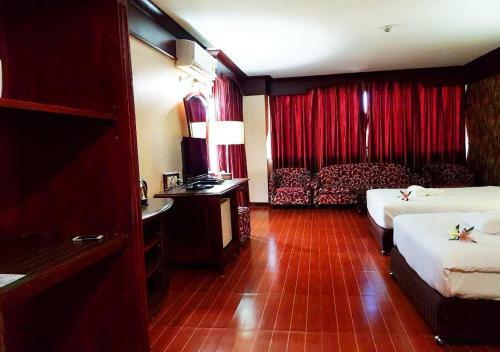 Jp Emerald Hotel