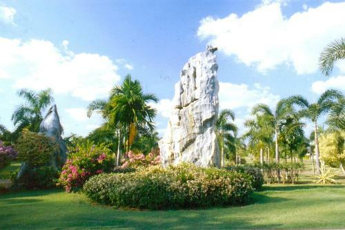 Hotel Rockgarden Beach Resort