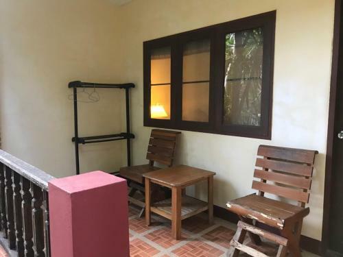 Jungle Hut Bungalows & Hotel