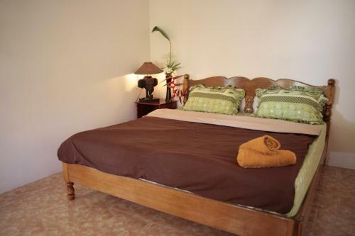 Jungle Hut Bungalows & Hotel