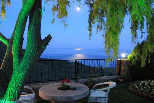 Hostal Assos Kartal Yuvasi Hotel