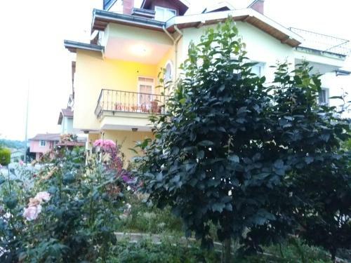 Triplex Yellow Villa For Families