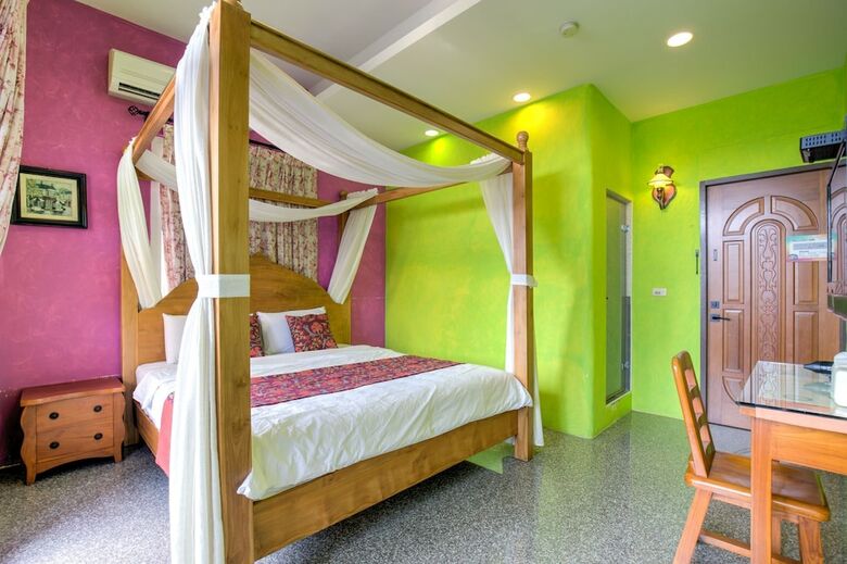 Bed & Breakfast Village Hostel